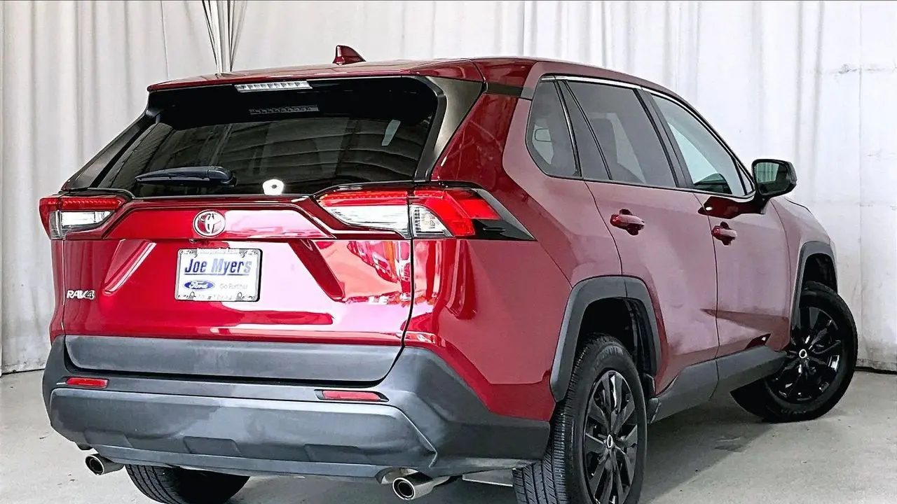 2022 Toyota RAV4 LE