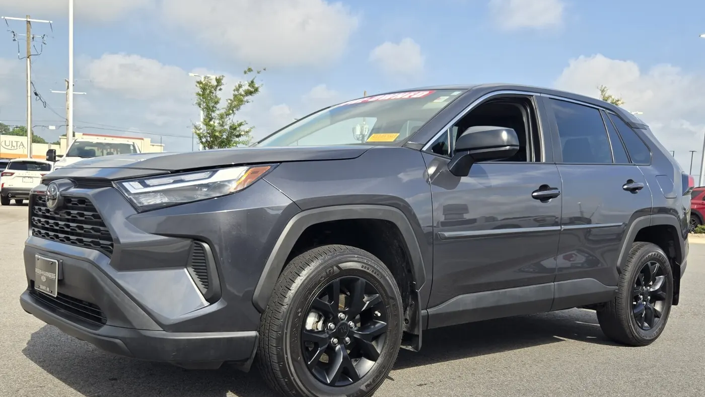 2024 Toyota RAV4 LE