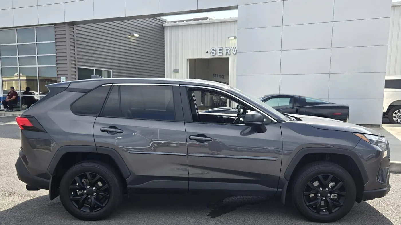 2024 Toyota RAV4 LE