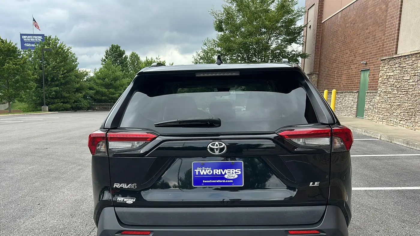 2019 Toyota RAV4 LE