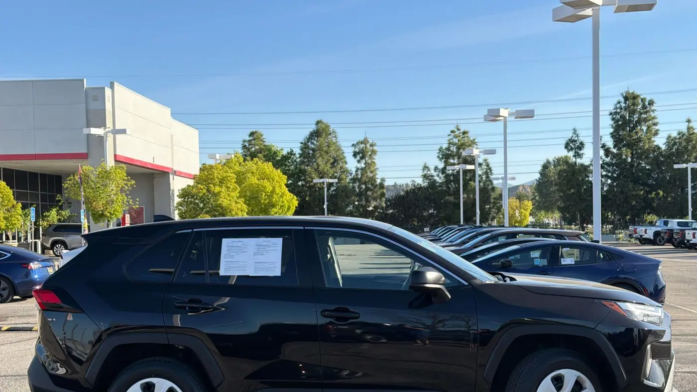 2025 Toyota RAV4 LE