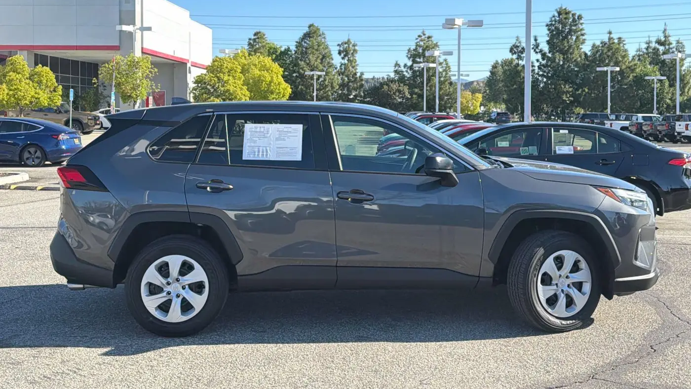 2025 Toyota RAV4 LE