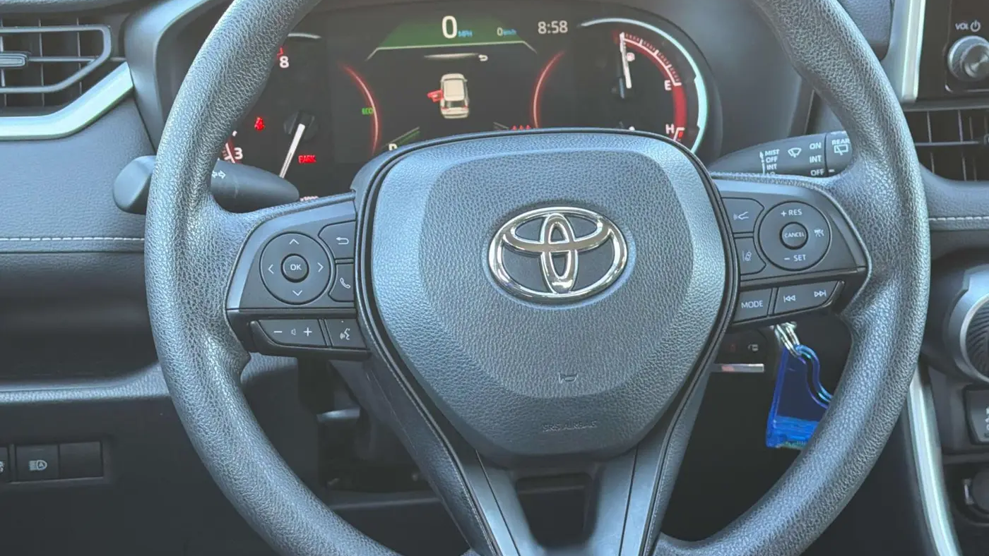 2025 Toyota RAV4 LE