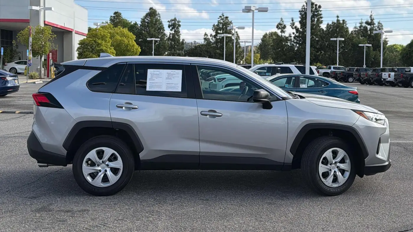 2025 Toyota RAV4 LE