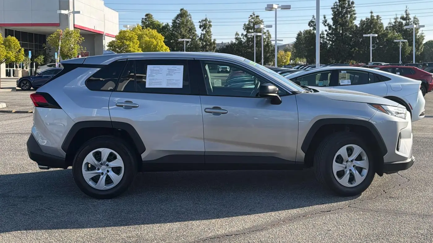 2025 Toyota RAV4 LE