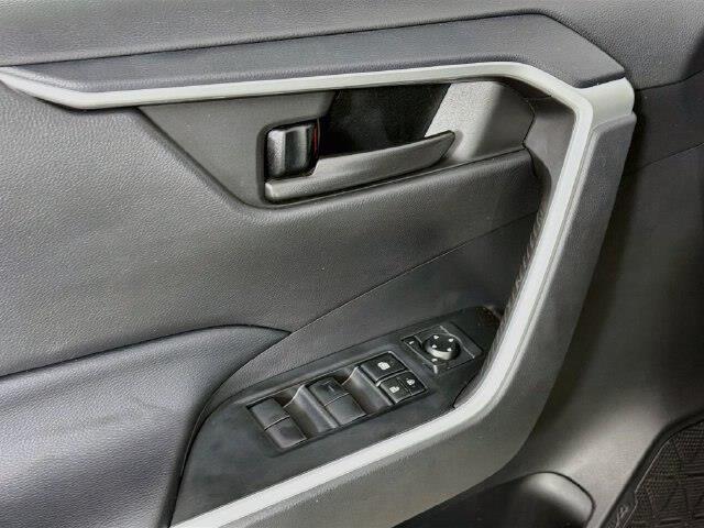 2022 Toyota RAV4 - $18,000