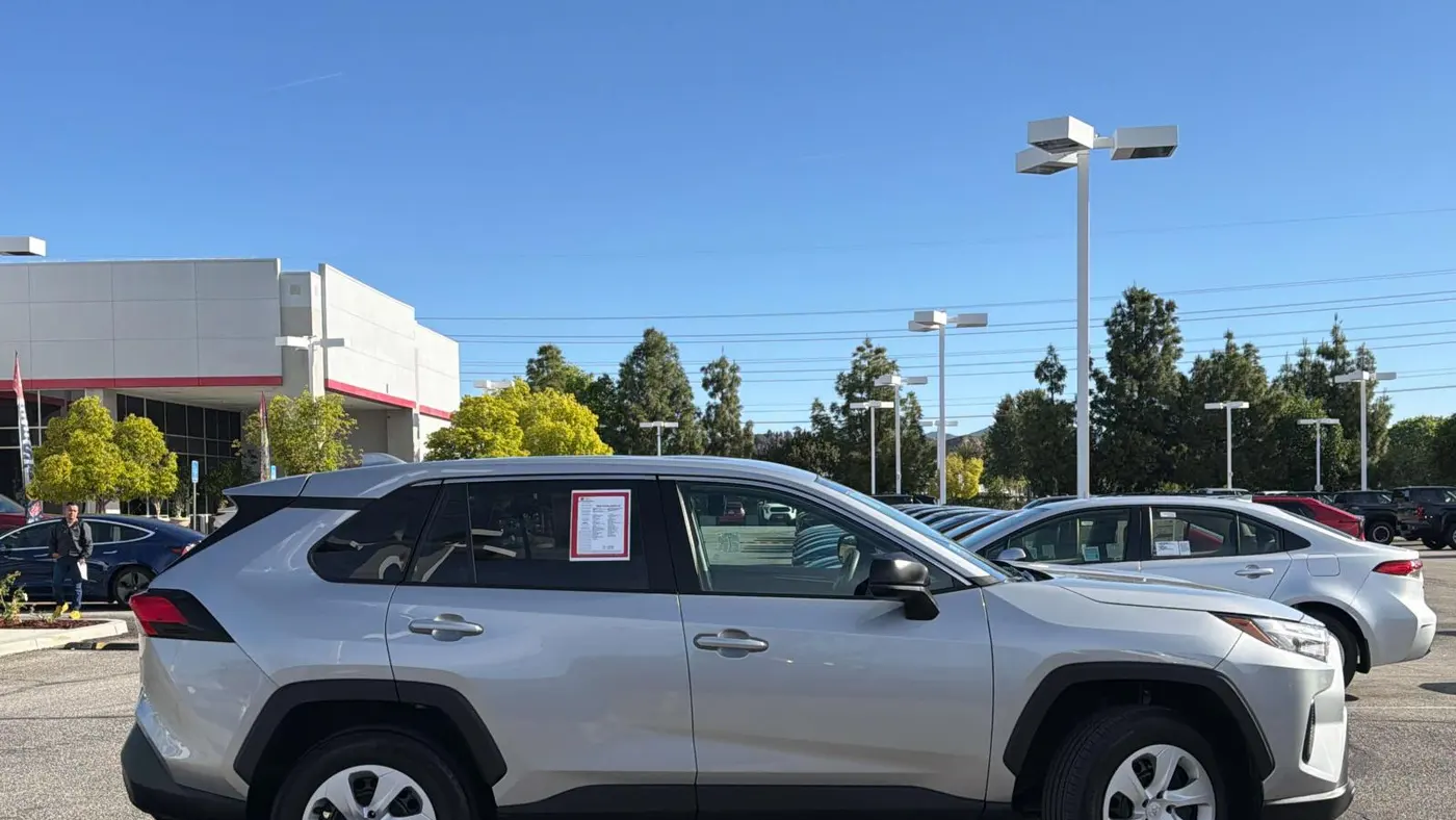 2025 Toyota RAV4 LE