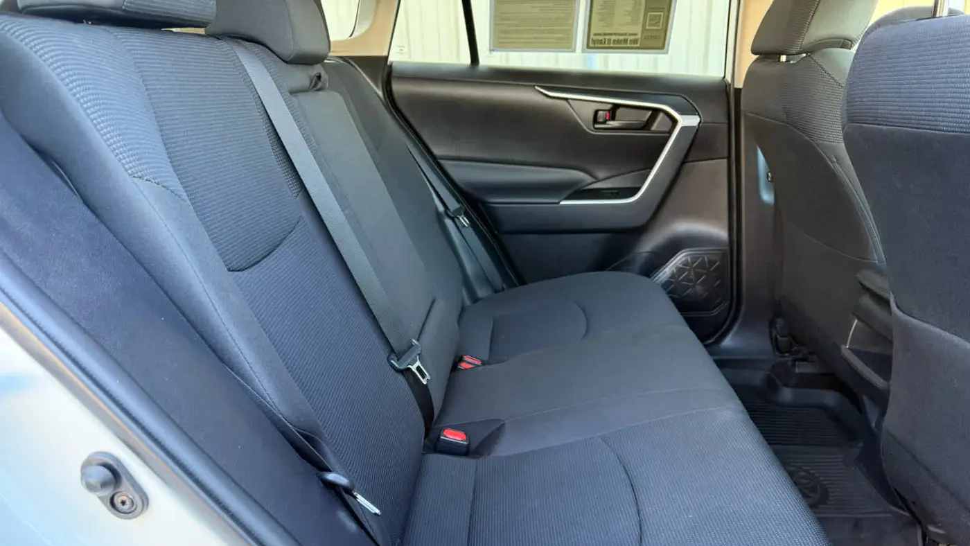 2020 Toyota RAV4 LE