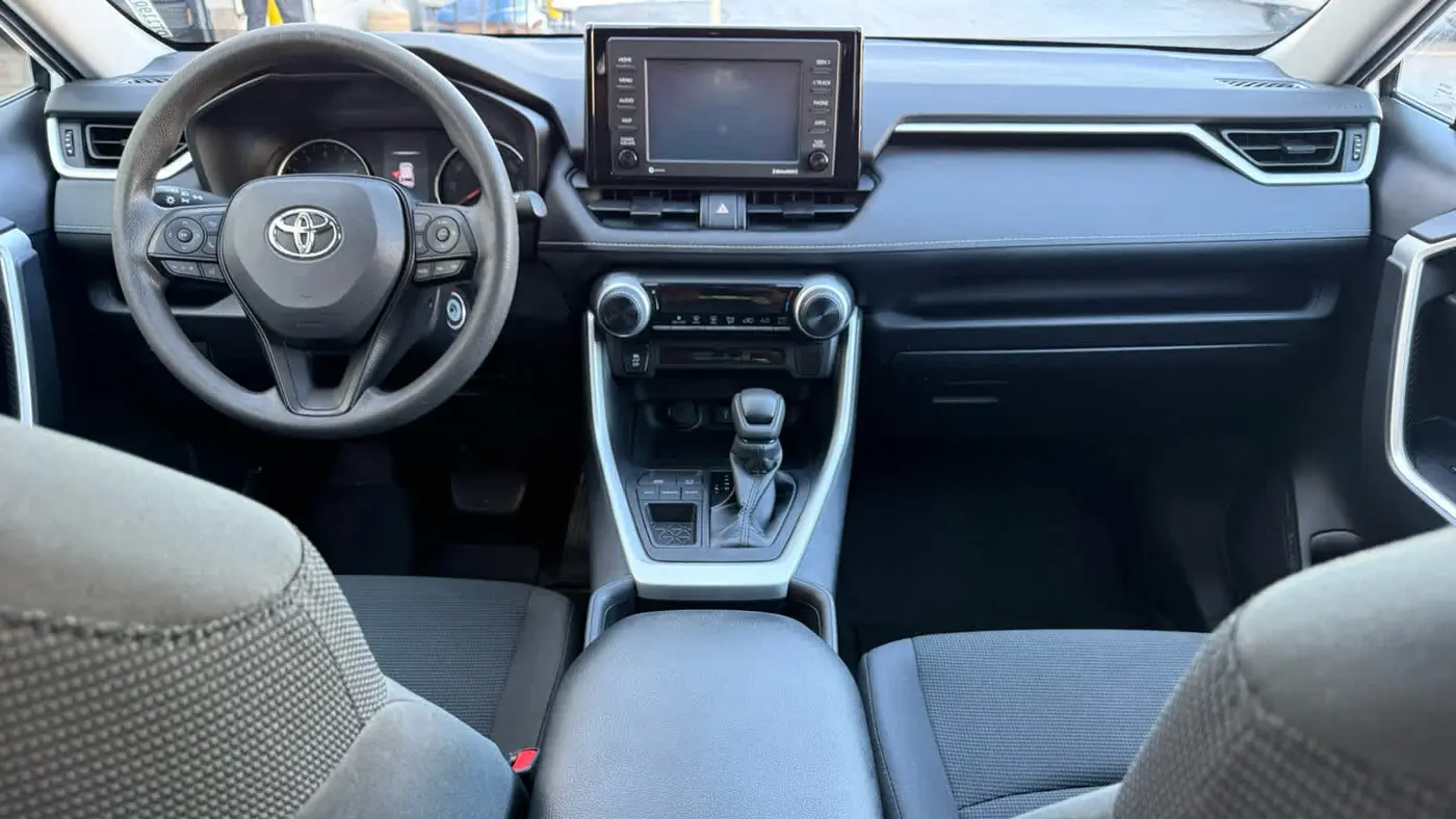 2020 Toyota RAV4 LE