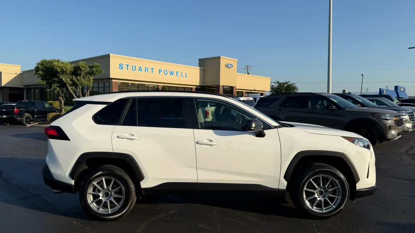 2020 Toyota RAV4 LE