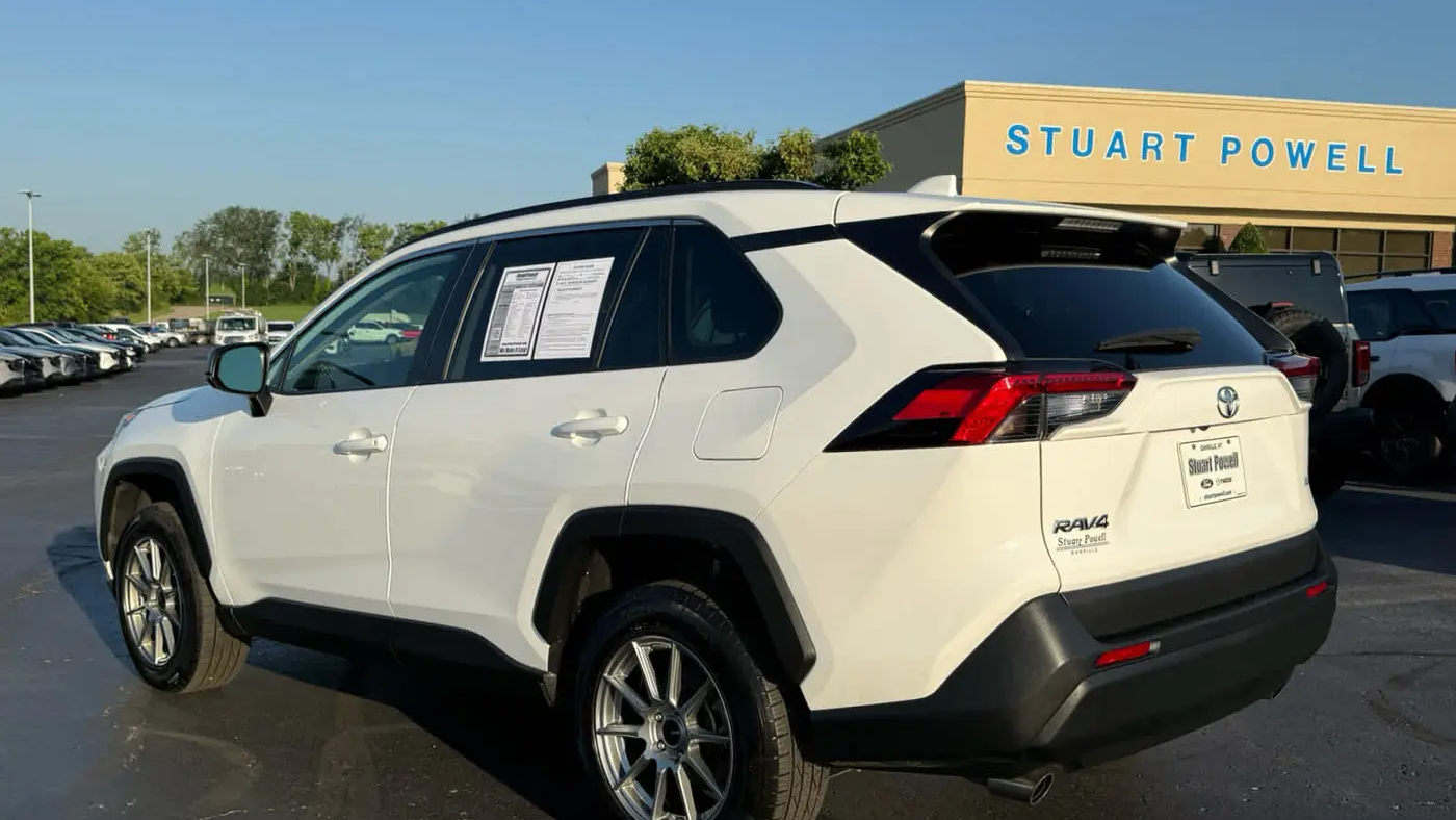 2020 Toyota RAV4 LE