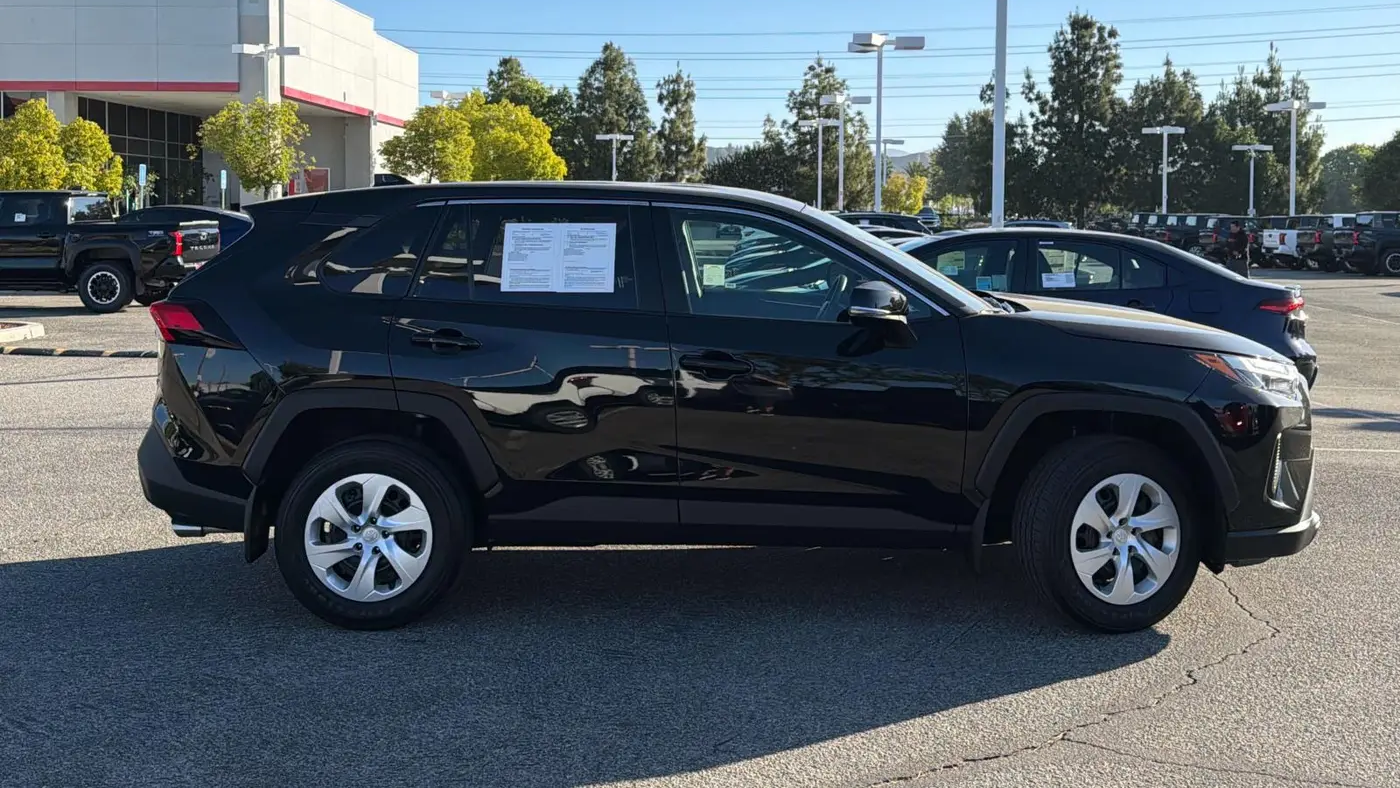 2025 Toyota RAV4 LE