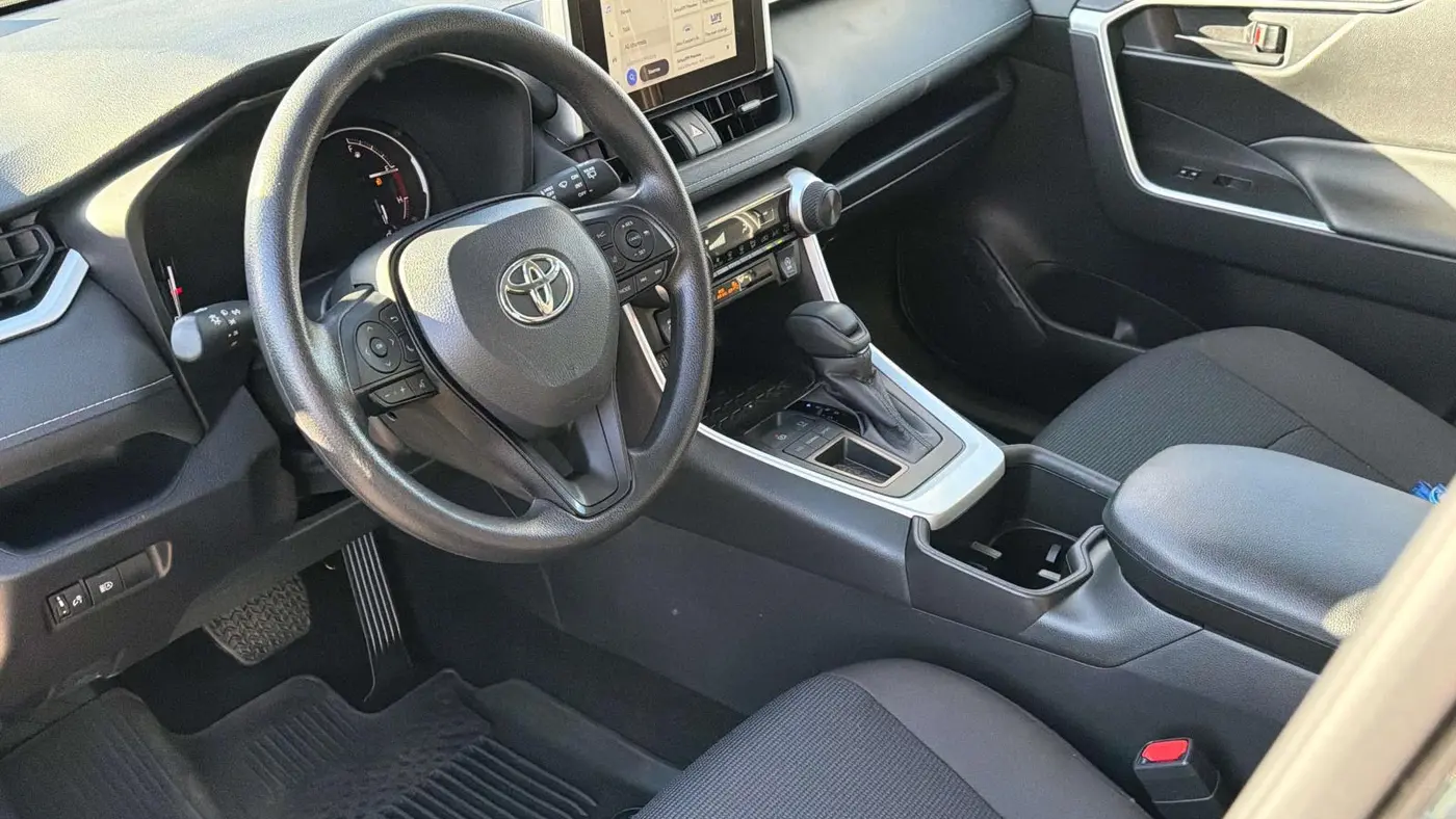 2025 Toyota RAV4 LE