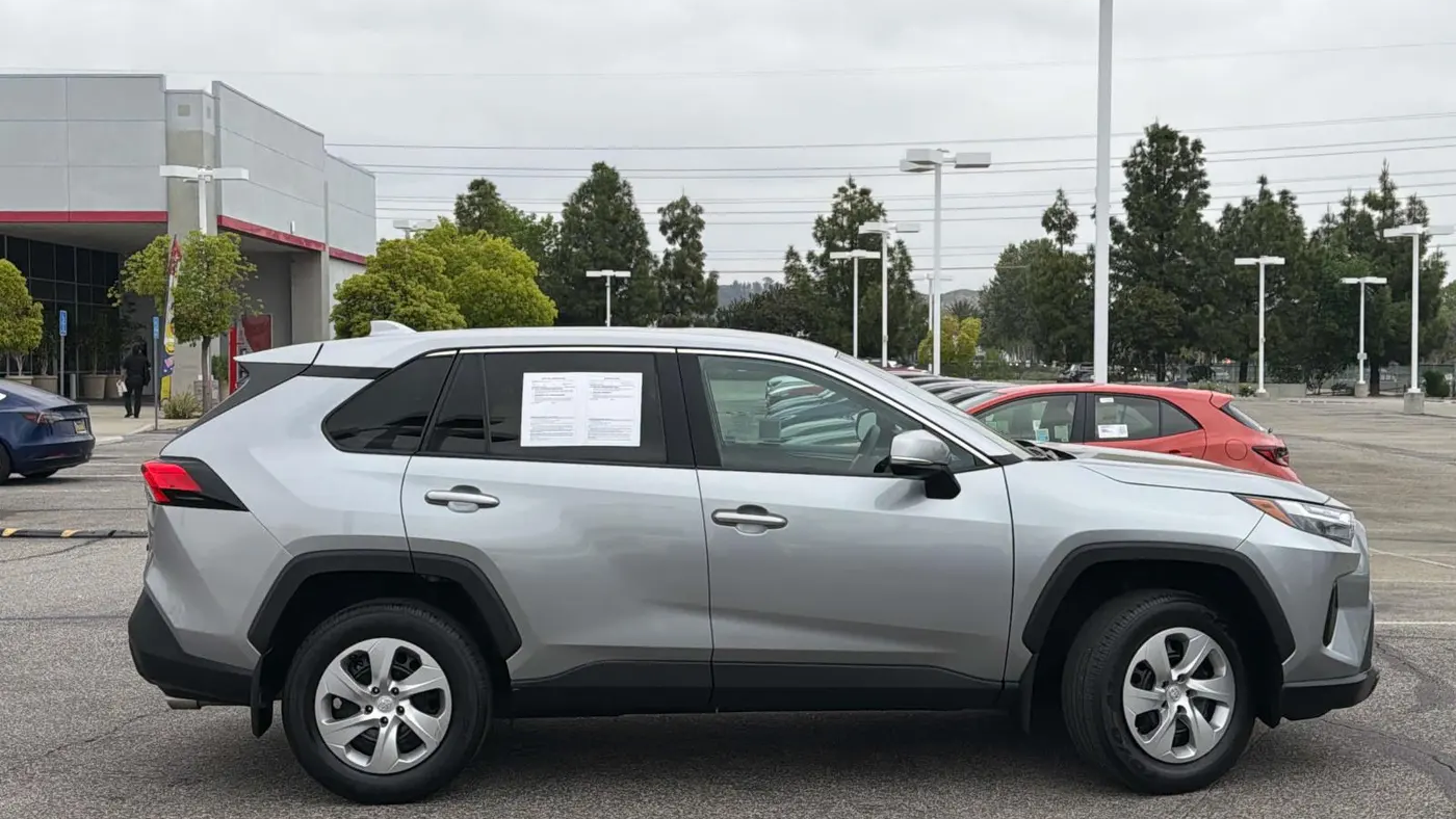 2023 Toyota RAV4 LE