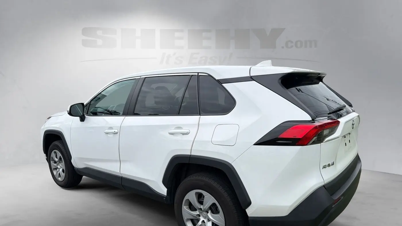2022 Toyota RAV4 LE