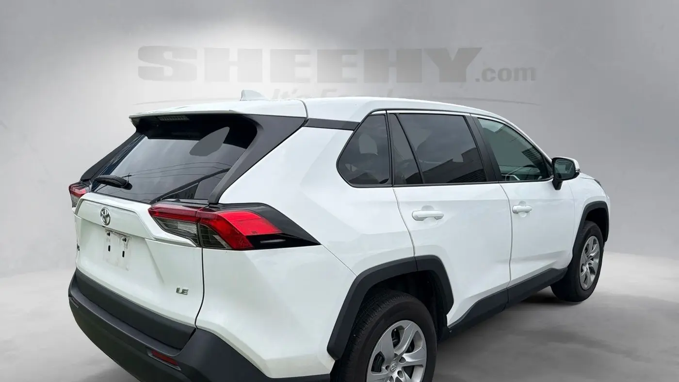 2022 Toyota RAV4 LE