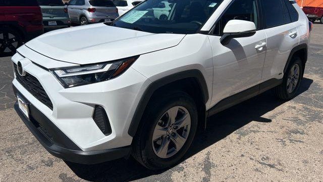 2025 Toyota RAV4 Hybrid LE