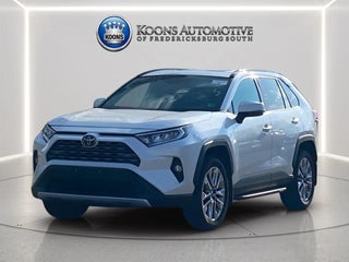 2019 Toyota RAV4 with White Exterior