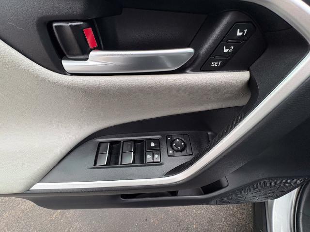 2019 Toyota RAV4 - $27,999
