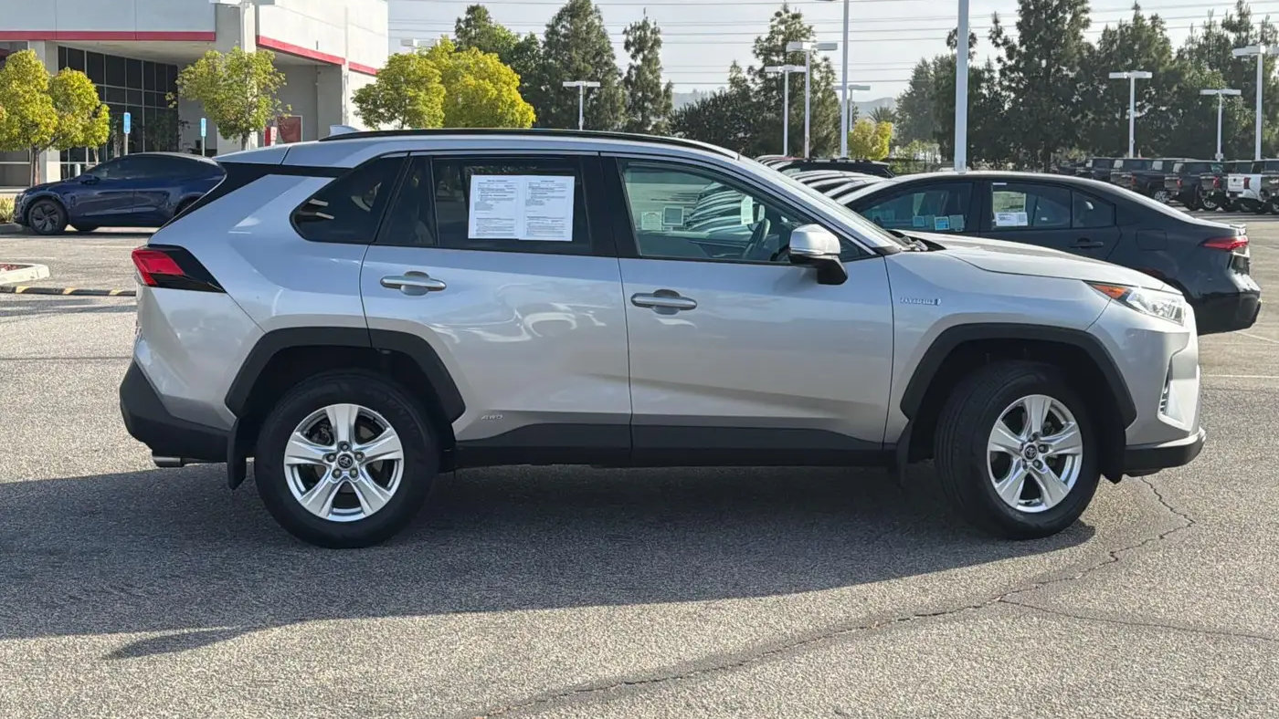2020 Toyota RAV4 Hybrid XLE