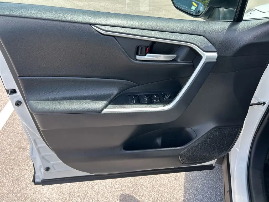 2025 Toyota RAV4 - $31,082
