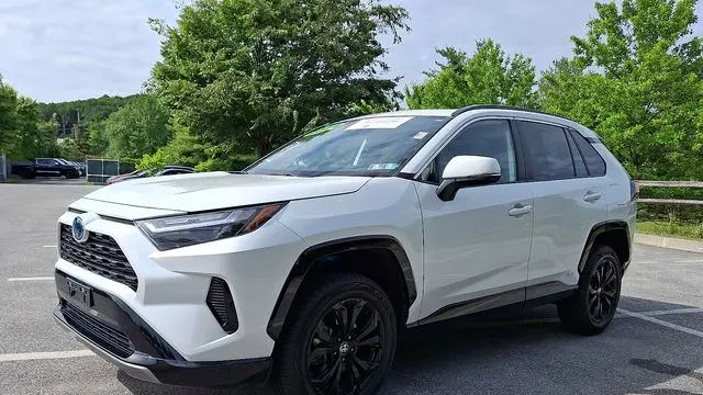 2024 Toyota RAV4 Hybrid SE