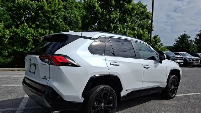 2024 Toyota RAV4 Hybrid SE