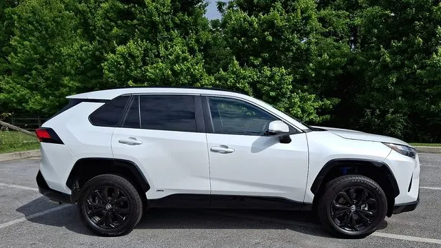 2024 Toyota RAV4 Hybrid SE