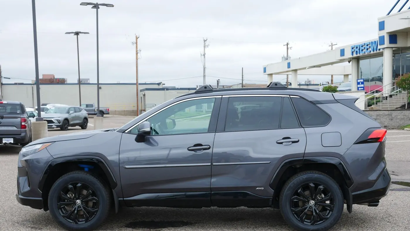 2024 Toyota RAV4 Hybrid SE