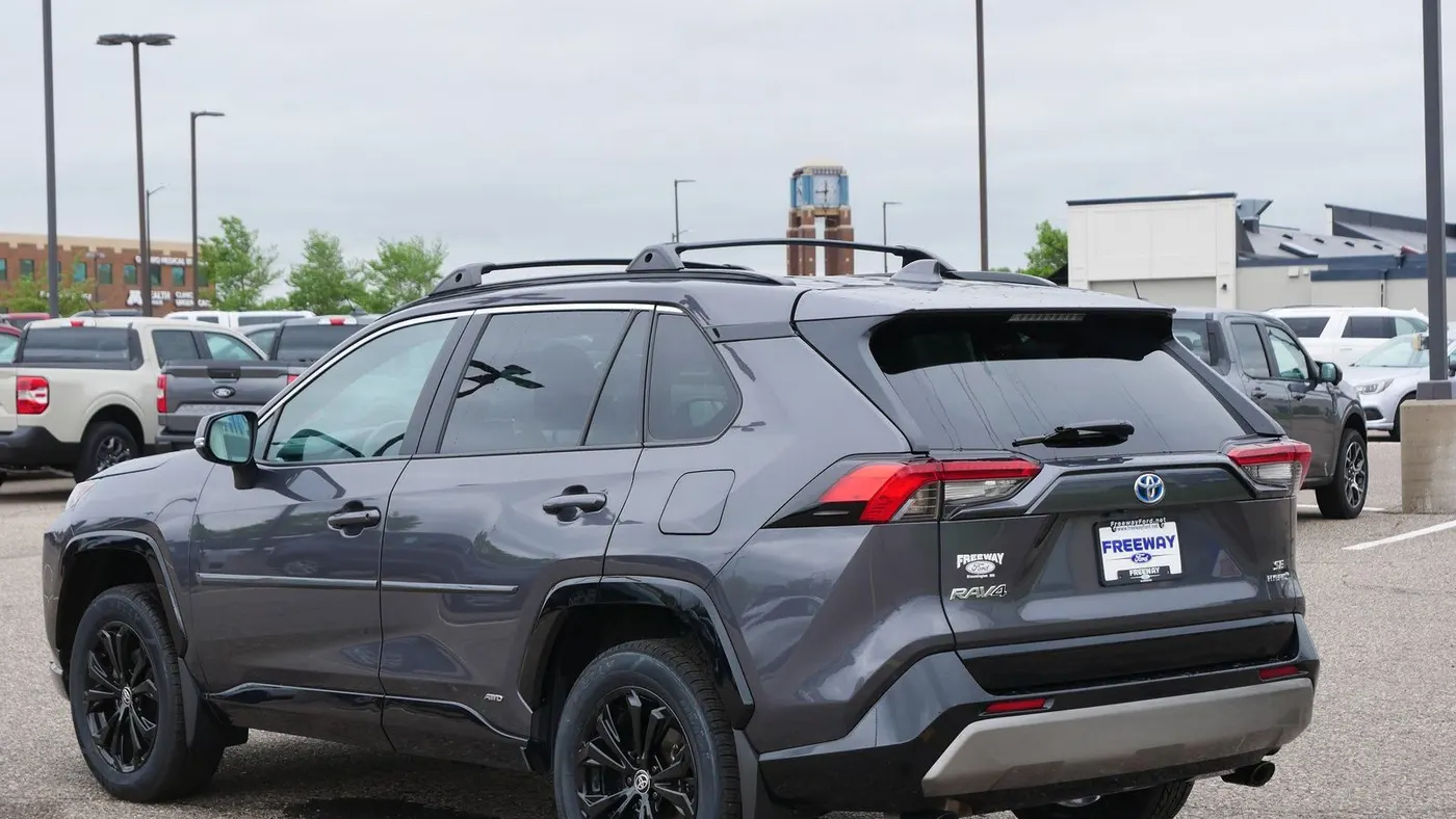 2024 Toyota RAV4 Hybrid SE