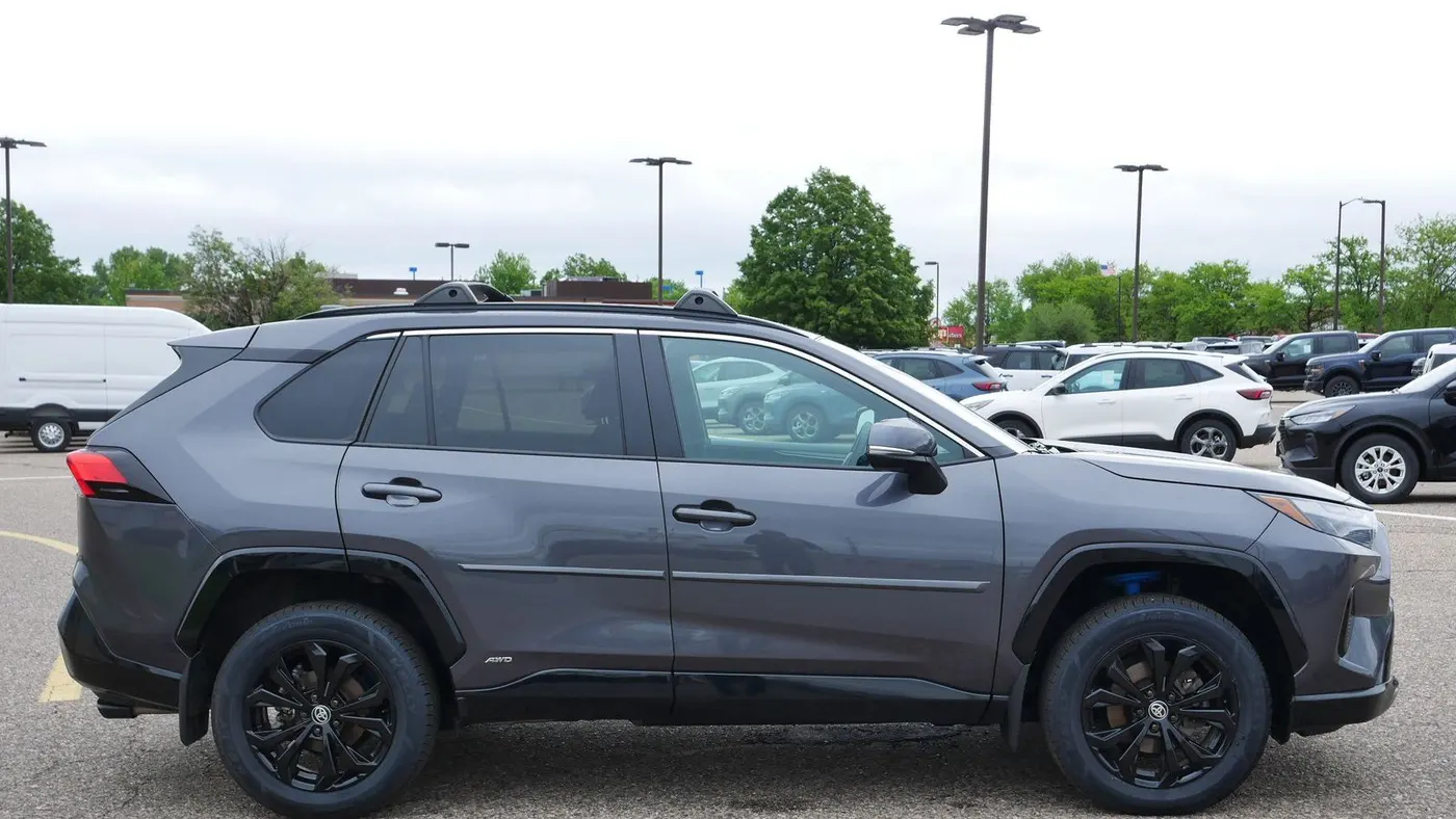 2024 Toyota RAV4 Hybrid SE