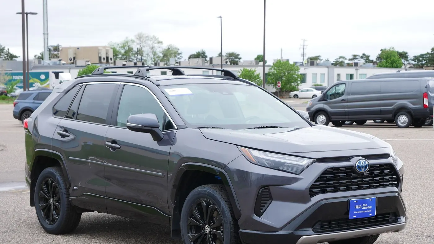 2024 Toyota RAV4 Hybrid SE
