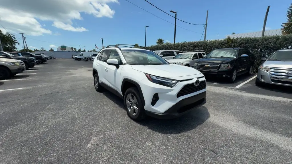 2025 Toyota RAV4 XLE