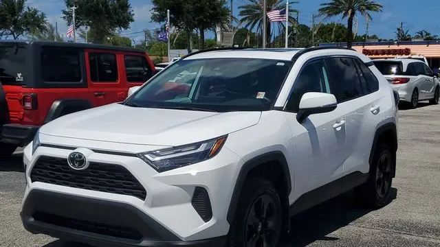 2025 Toyota RAV4 XLE