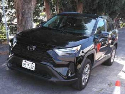 2025 Toyota RAV4 XLE 4DR SUV