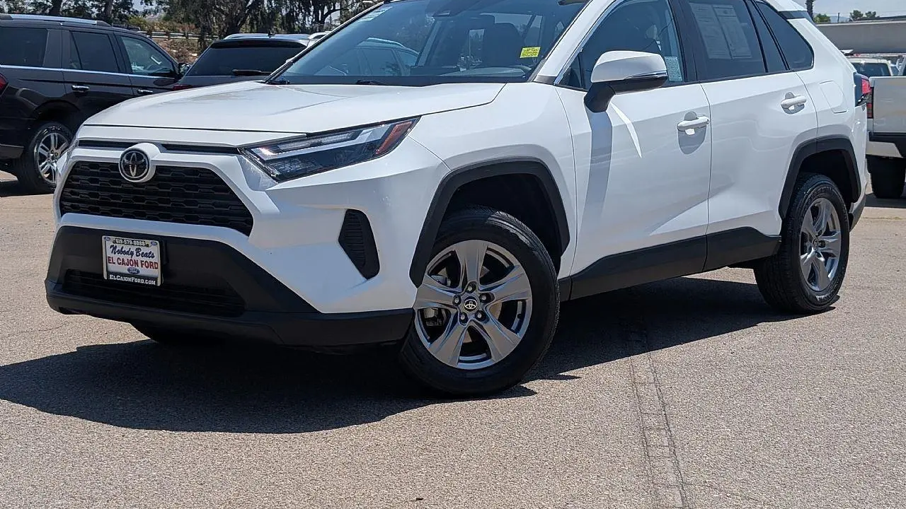 2025 Toyota RAV4 XLE