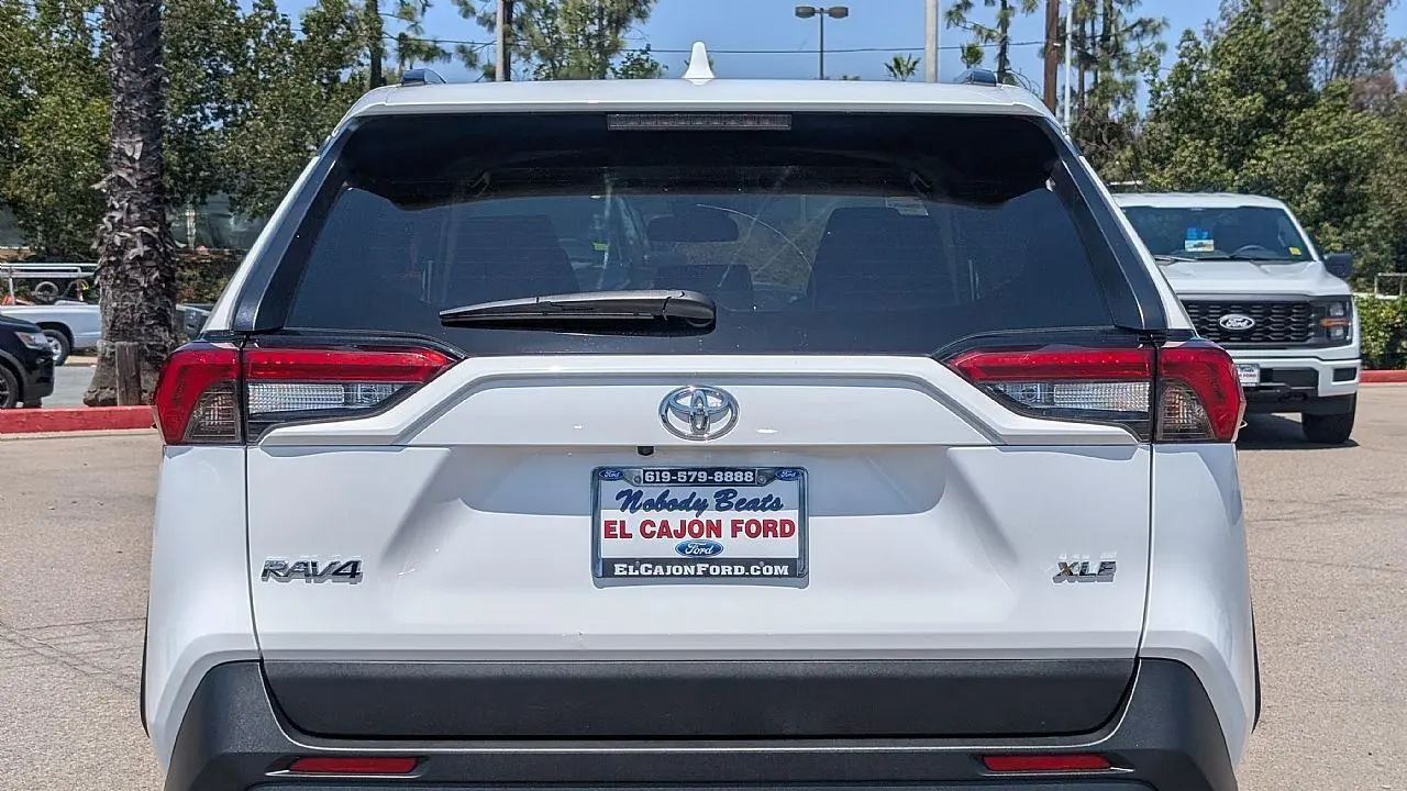 2025 Toyota RAV4 XLE