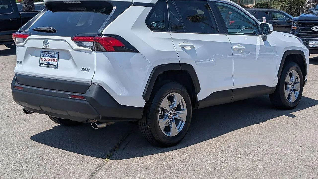 2025 Toyota RAV4 XLE