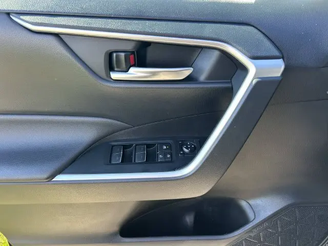 2025 Toyota RAV4 - $30,502