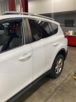 2015 RAV4 Thumbnail 2