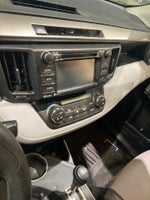 2015 RAV4 Thumbnail 18