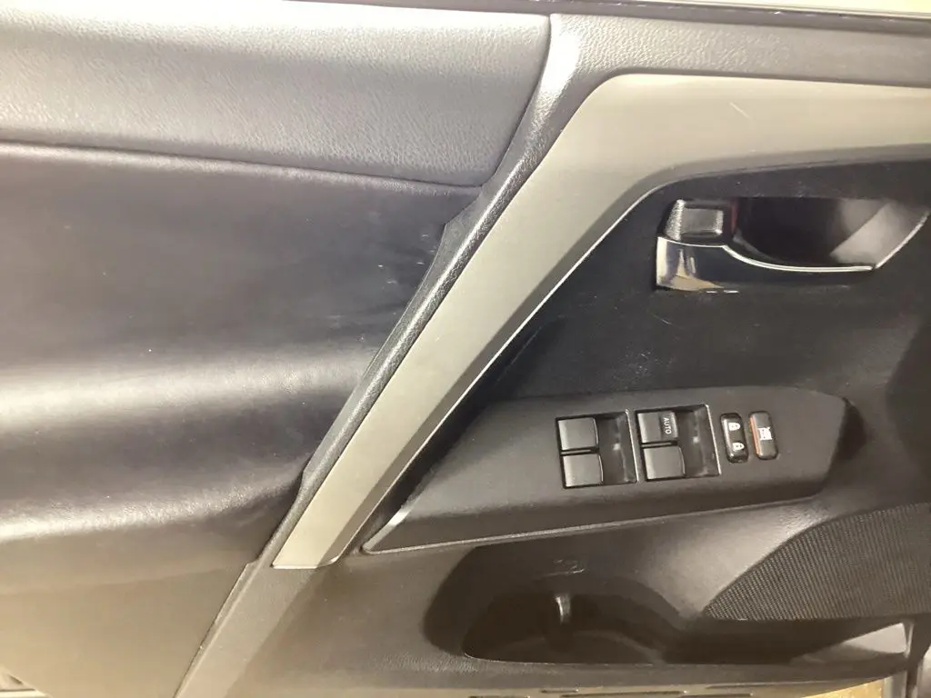 2018 Toyota RAV4 - $15,564