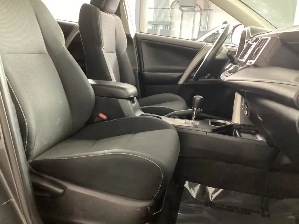 2018 Toyota RAV4 - $15,330