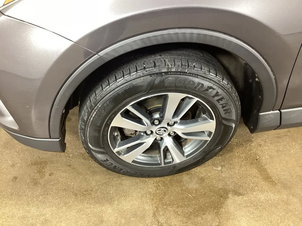 2018 Toyota RAV4 - $15,330