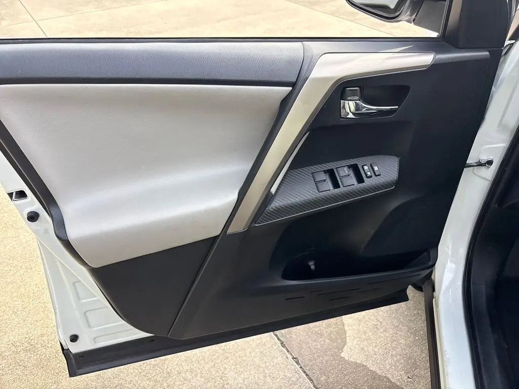 2015 Toyota RAV4 - $15,800