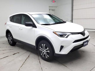2018 Toyota RAV4 with Super White Exterior