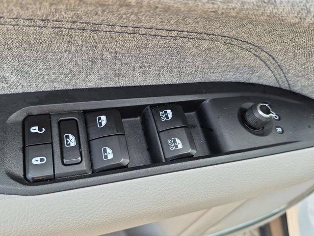 2024 Jeep Compass - $18,800