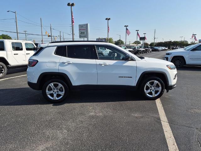 2023 Jeep Compass Latitude — photo 1 of 12
