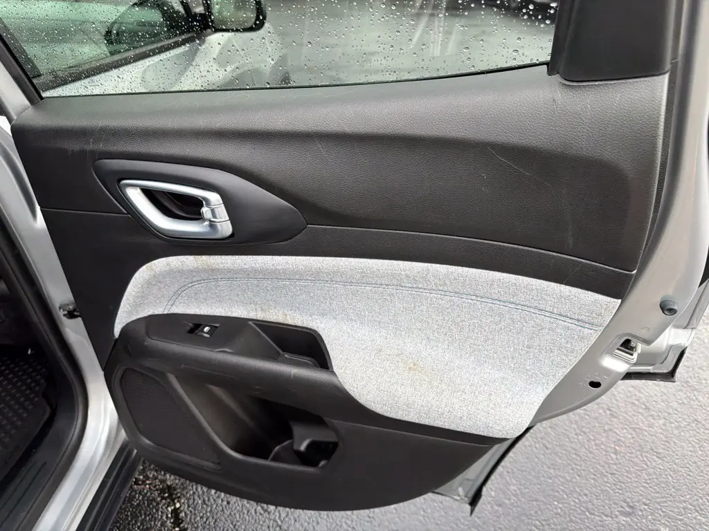 2023 Jeep Compass - $20,979