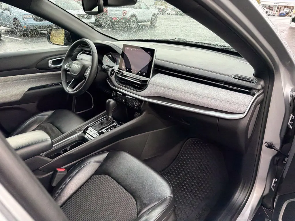 2023 Jeep Compass - $20,979